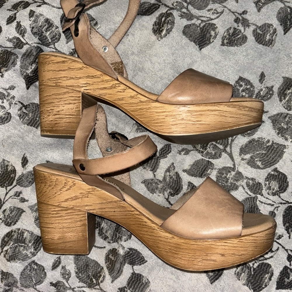 Sandals - Picture 4 of 8